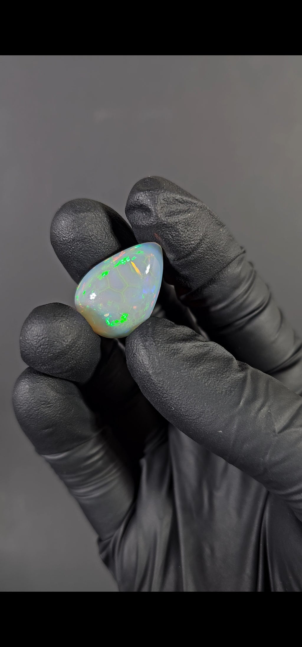 15.50 Carat Ethiopian Opal Cabochon – Honeycomb Pattern Multicolor Fire (24.24 × 17.08 × 8.61 mm)