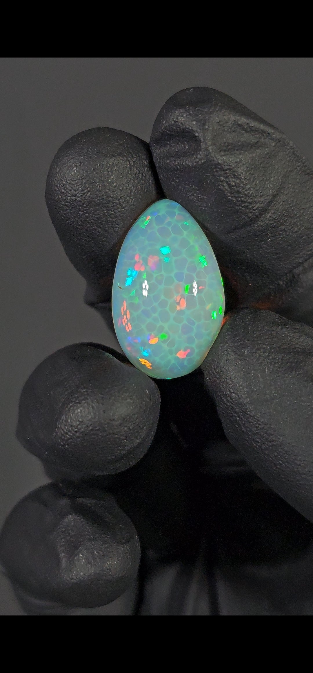 Ethiopian Opal Cabochon – Honeycomb Pattern Multicolor Fire (23.48 × 14.64 × 9.04 mm)