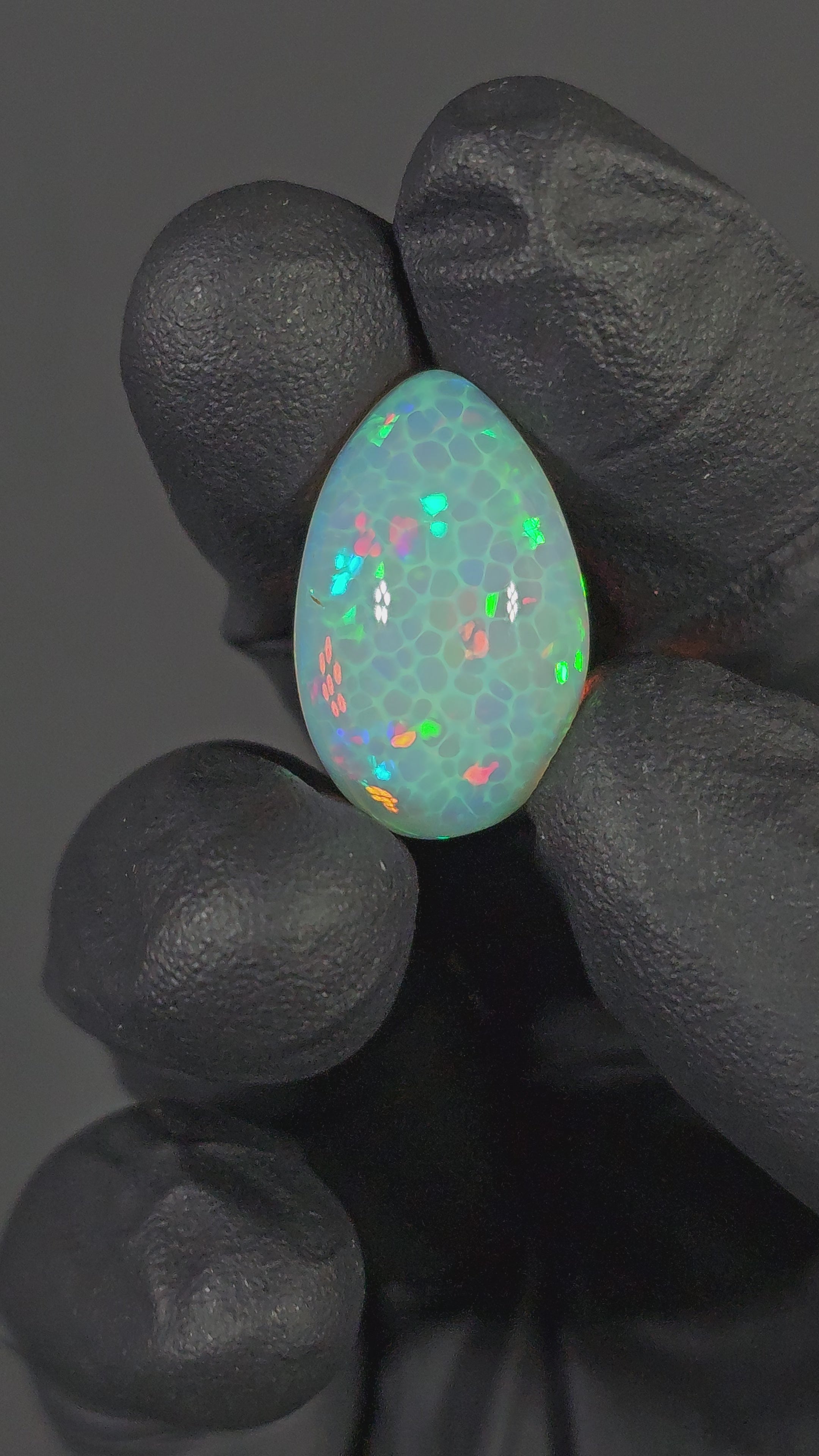 Ethiopian Opal Cabochon – Honeycomb Pattern Multicolor Fire (23.48 × 14.64 × 9.04 mm)