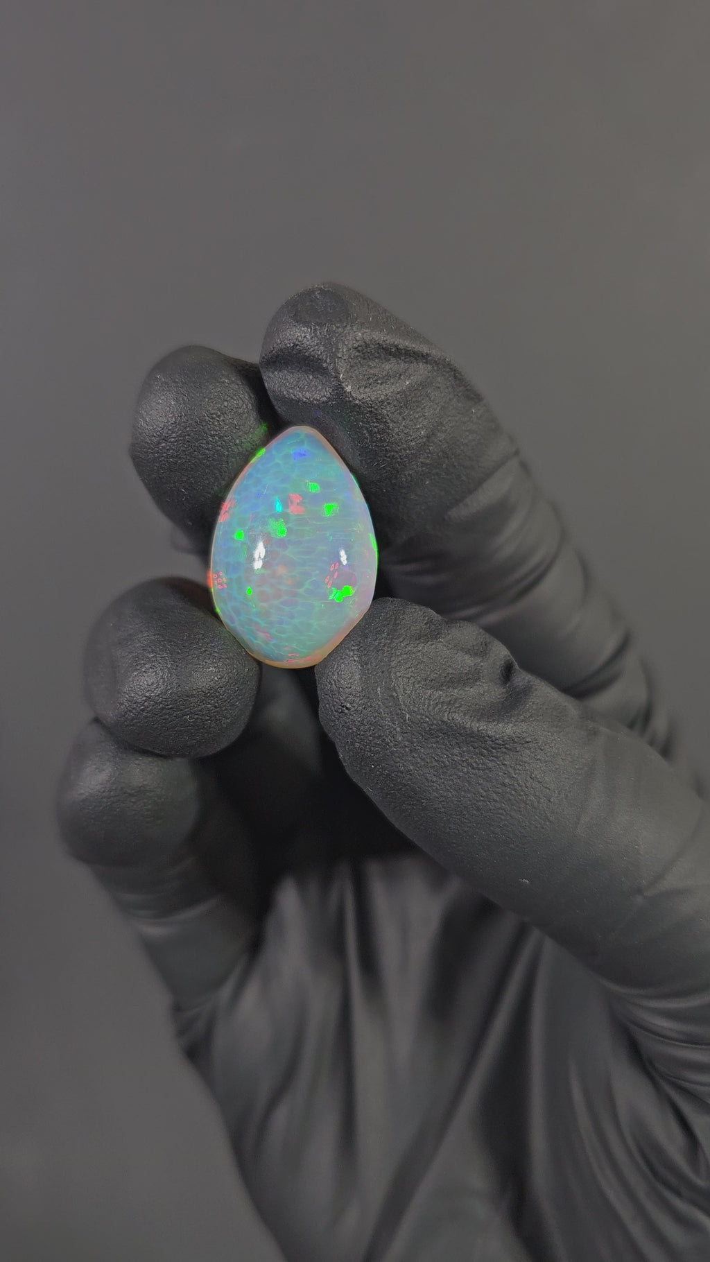 17.45 Carat Ethiopian Opal Cabochon – Honeycomb Pattern Red & Green Fire (22.73 × 16.08 × 10.06 mm)