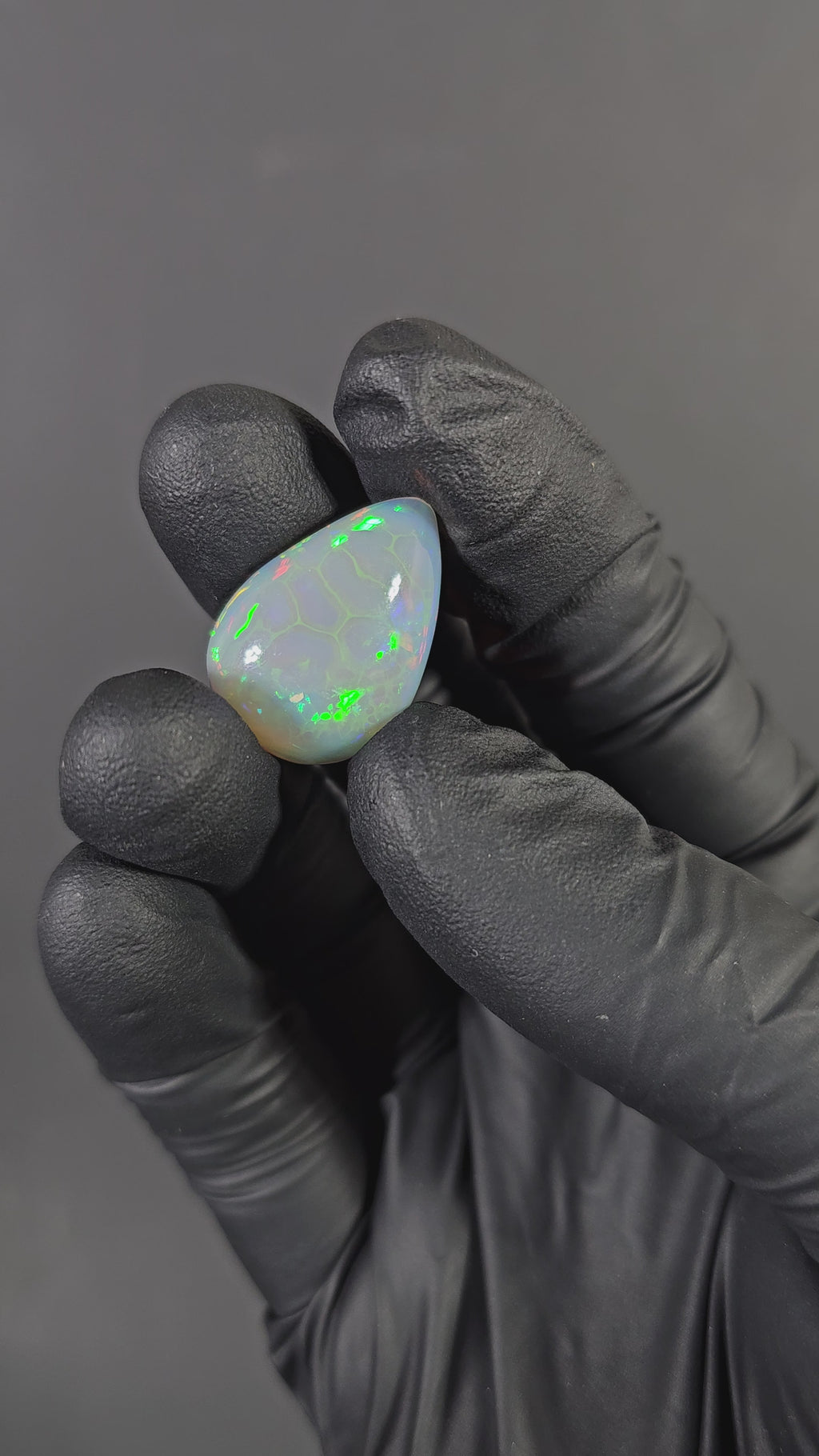 15.50 Carat Ethiopian Opal Cabochon – Honeycomb Pattern Multicolor Fire (24.24 × 17.08 × 8.61 mm)