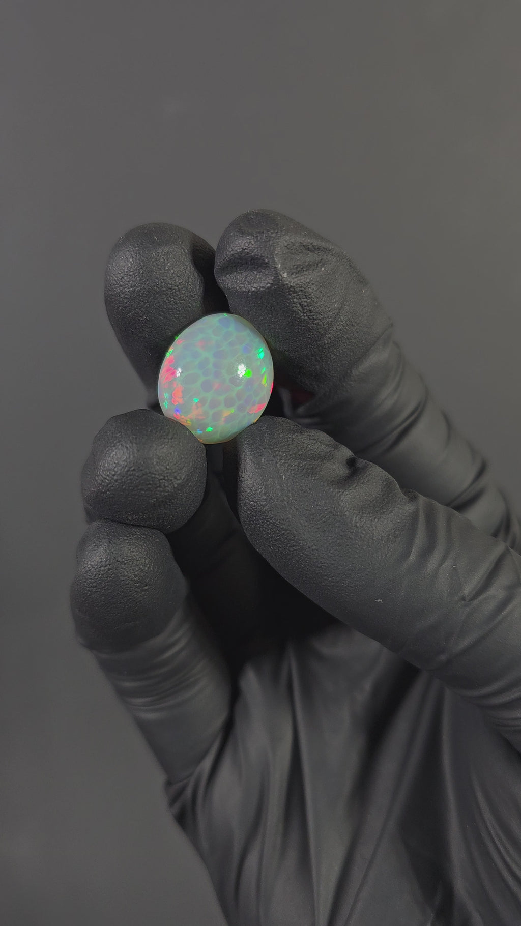 13.30 Carat Ethiopian Opal Cabochon – Honeycomb Pattern Red & Green Fire (17.82 × 15.57 × 11.10 mm)