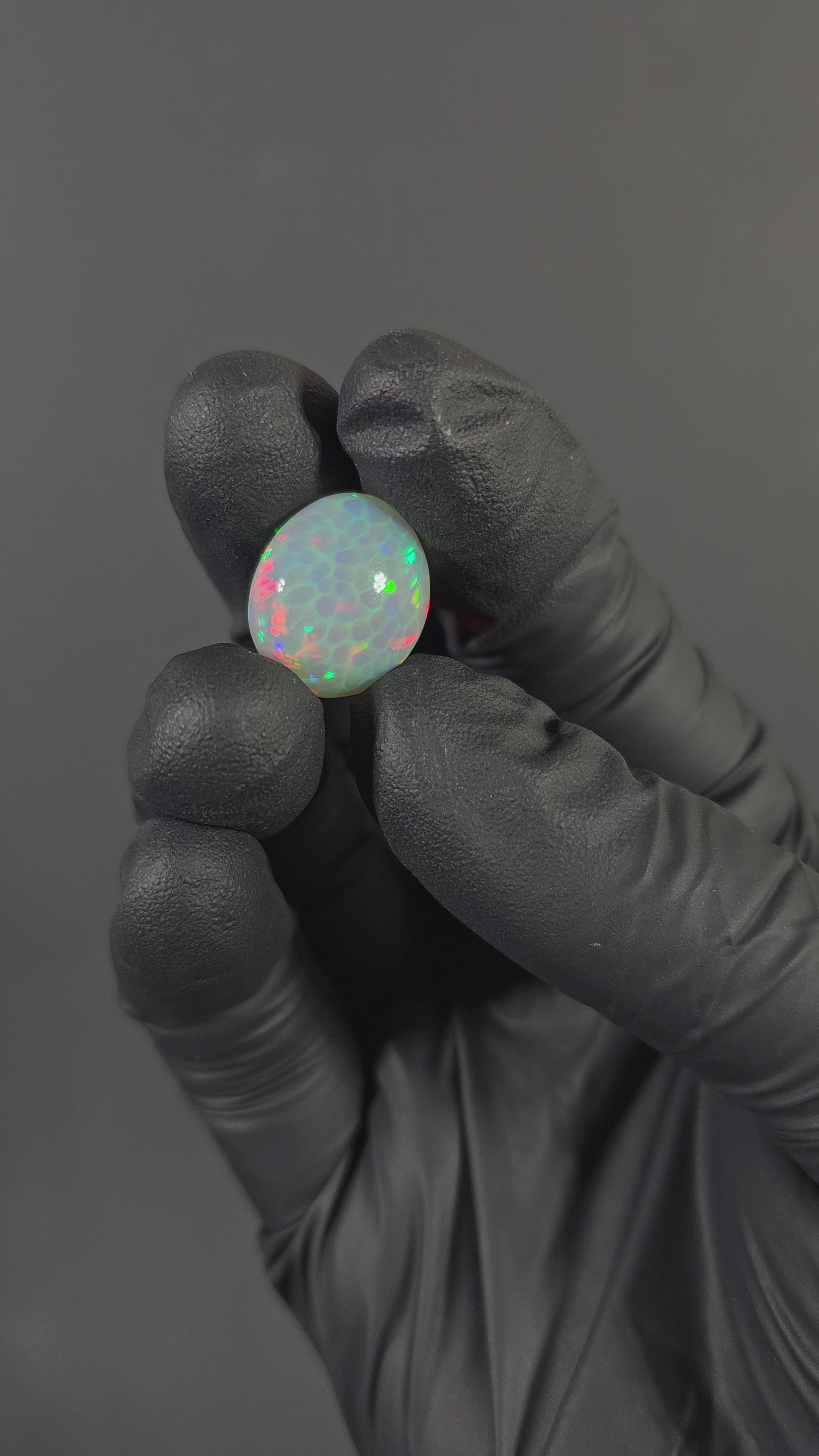 13.30 Carat Ethiopian Opal Cabochon – Honeycomb Pattern Red & Green Fire (17.82 × 15.57 × 11.10 mm)